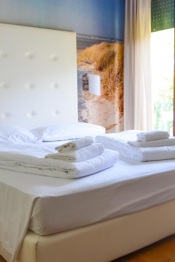 Hotel Regina Caorle Bagian luar foto