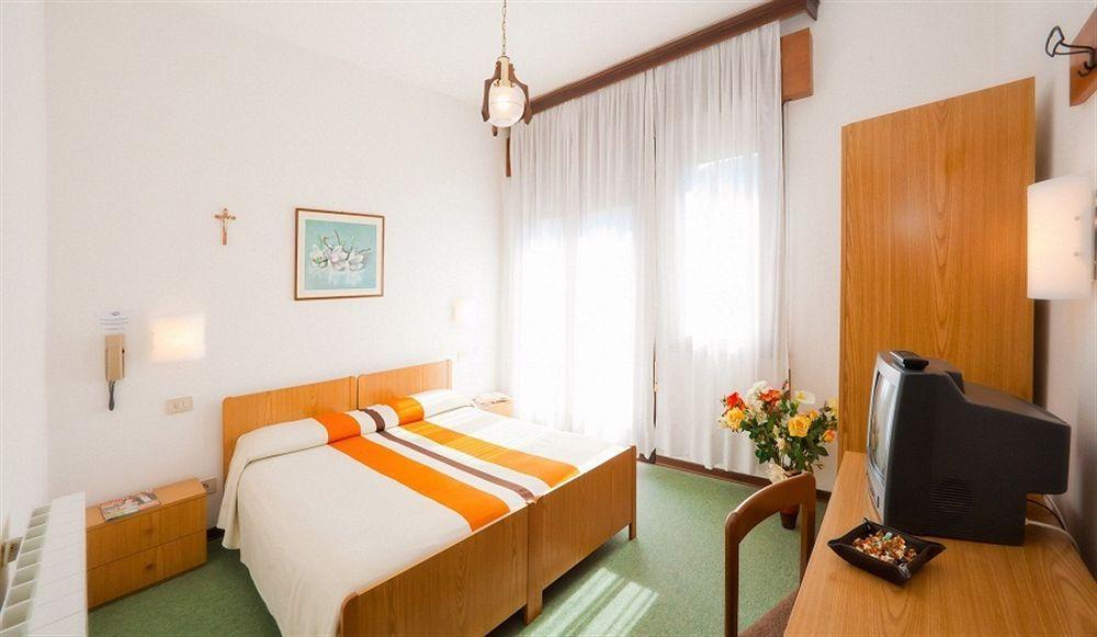 Hotel Regina Caorle Bagian luar foto