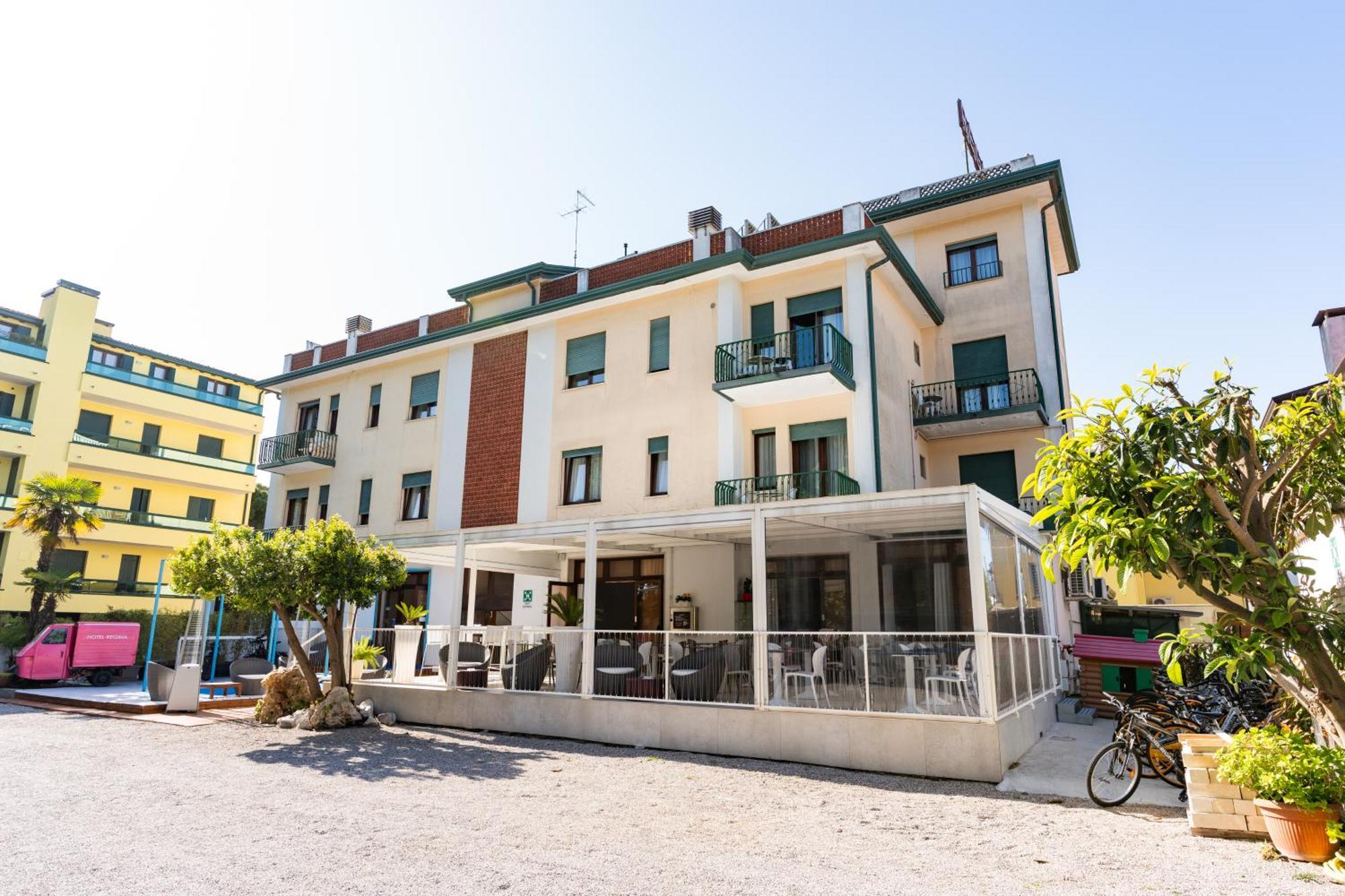 Hotel Regina Caorle Bagian luar foto